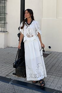 Midinederdel i broderie anglaise