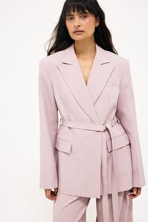 taillierter langer Blazer mit Gürtel