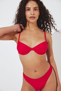 hochgeschnittenes Bikini-Höschen
