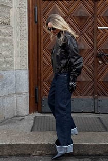 Lösa jeans med uppvikt nederkant