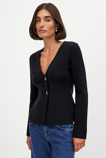 Knitted Overlapping Fitted Cardigan