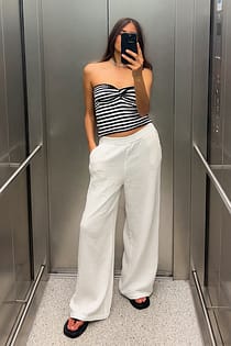 Strukturierte fließende Hose mit elastischem Bund