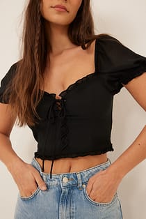 Recyceltes Crop-Top mit Bändchen-Detail