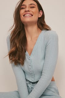 Ribbstickad croppad cardigan