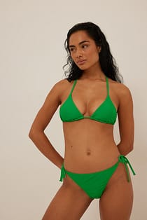 Bikinitrosa med knytband