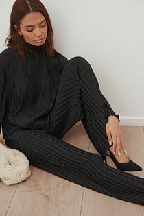 Wide Leg Plissé Pants