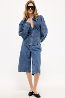 Lang shorts i overstørrelse med mellemhøj talje