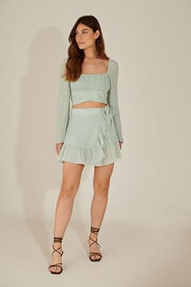 Recycelter asymmetrischer Minirock mit Rüschen