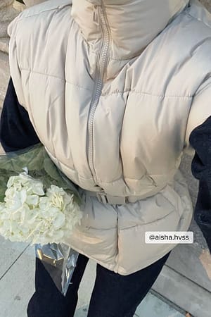 Light Beige Vadderad väst med bälte