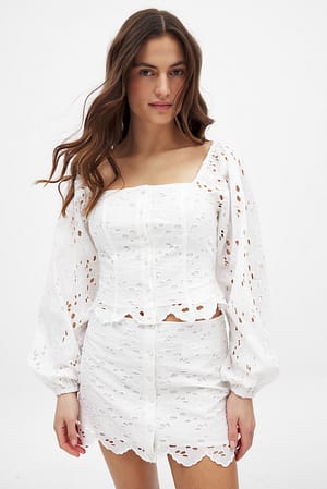 Anglaise-Bluse mit Ballonärmeln