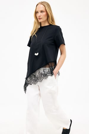 Black Assymetrisk t-skjorte med blonder