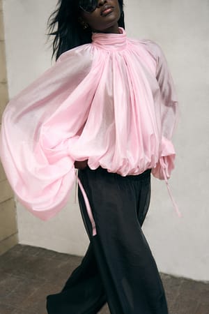weite Bluse mit Ballonärmeln