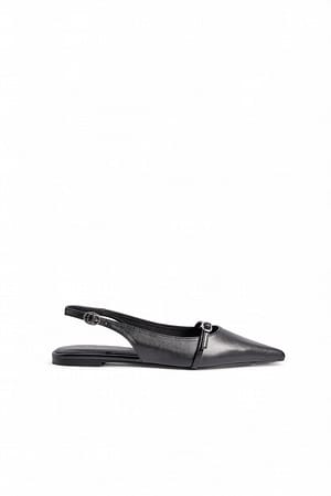 Flade slingback med spændetalje