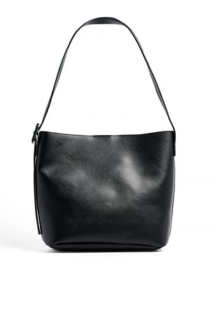 Black Totebag con hebilla