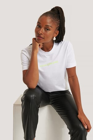 Bright White T-Shirt Med Logga