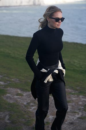 Black Geribde sweater met gevoerde schouders