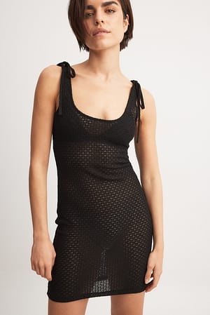 Black Robe courte au crochet à bretelles
