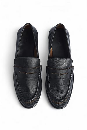 Contrast Black Mocasines de piel arrugada