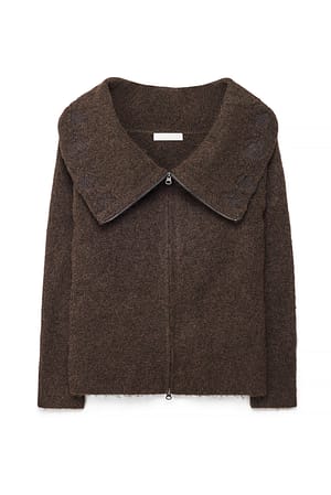 Dark Brown Stickad kofta med broderidetalj