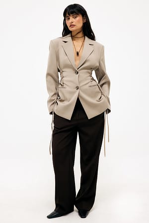 Taupe Blazer med snøringdetaljer