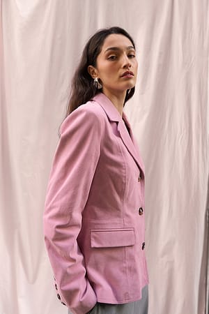Light Pink Tætsiddende blazer i ruskind