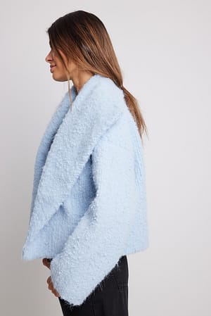 Light Blue Jacka med en uppvikt krage
