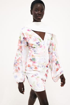 Floral Minikjole med knapper foran og ballongermer