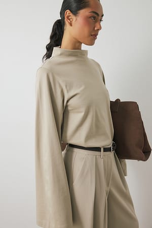 Image 2 of 7