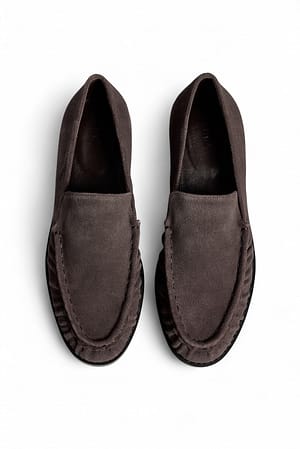 Brown Loafers i semsket skinn med rysjedetaljer