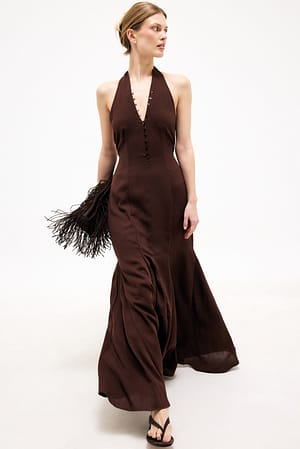 Dark Brown Maxikjole med knapper foran og halterneck