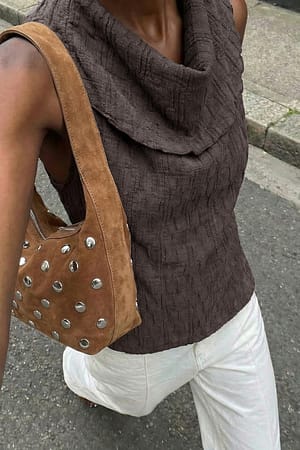 Dark Brown Top estructurado con cuello halter