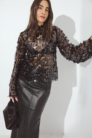 Black Top de lentejuelas de cuello alto