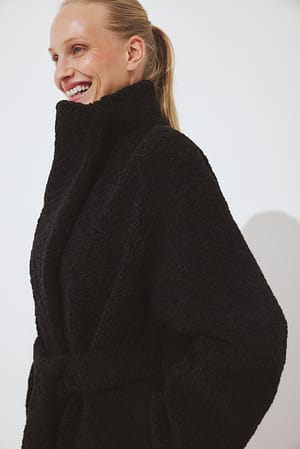 Black Teddy-Mantel mit hohem Kragen