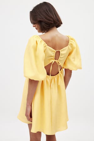 Pale Yellow Minikjole i jacquard med pufærmer