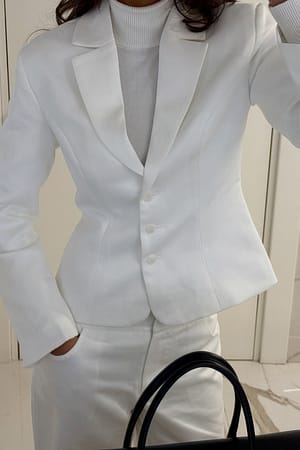 White Åtsittande blazer i satin