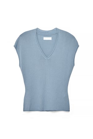 Light Blue Strikket topp med V-hals og korte ermer