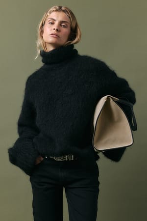Stickad tröja i alpackamix med turtleneck