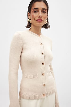 Stickad cardigan med knappar