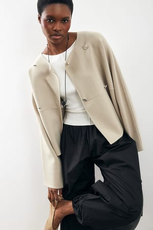 Beige Strikket cardigan med knapdetalje