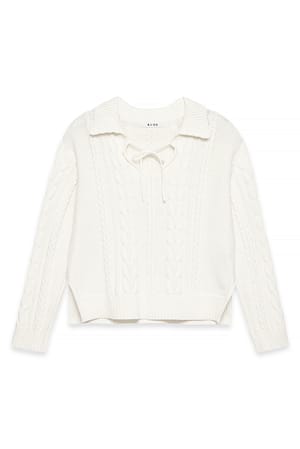 White Strikket kabelgenser med knytedetaljer