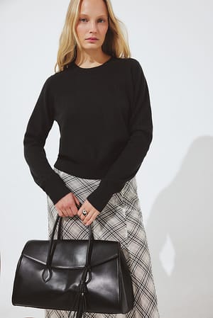 Black Strikket genser i kasjmir med rund hals