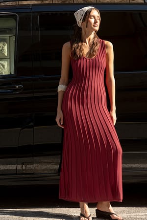 Rustic Red Vestido maxi de punto acanalado con escote redondo