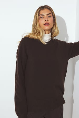 Brown Strickpullover aus Wollmischung mit Nahtdetail