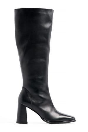 Black Tettsittende boots i skinn med firkantet tå