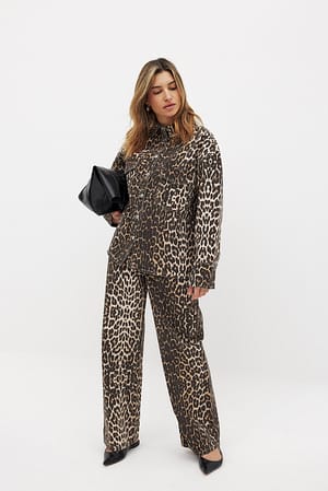 Jeans mit Leopardenmuster