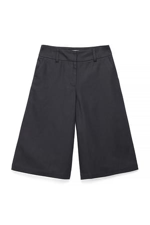 Black Bermudashorts i linneblandning med mellanhög midja