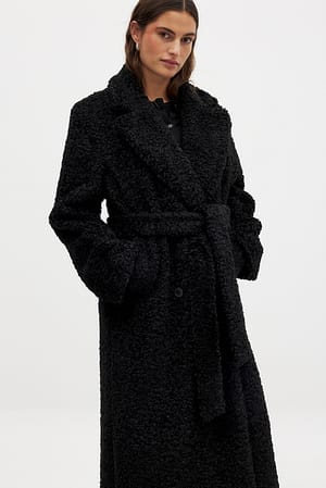 Black langer Teddy-Mantel