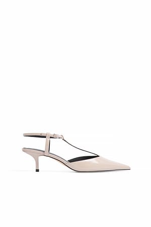 Lave pumps med t-strop