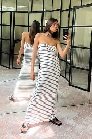 Black Stripe Robe tube longue torsadée sur le devant