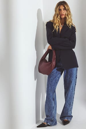 Mid Blue Løstsiddende denim med medium talje og krøllet look